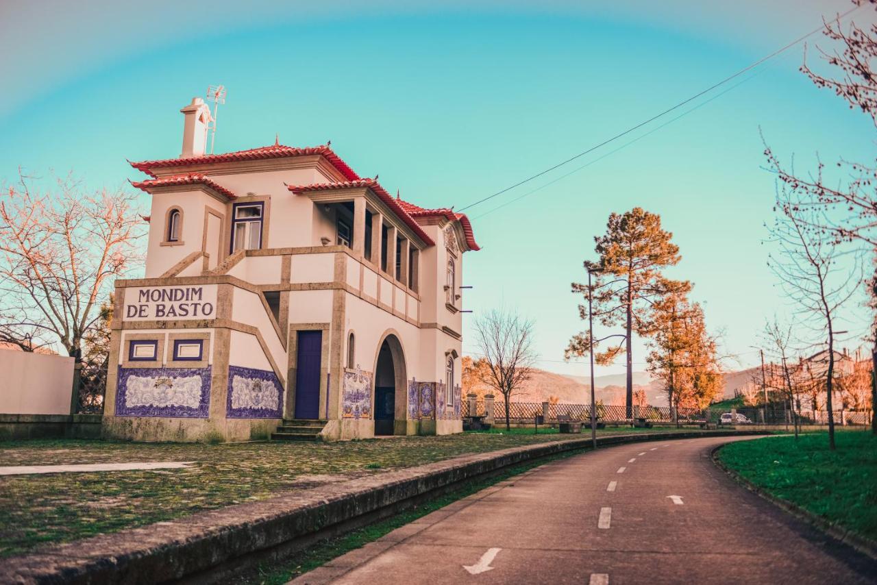 Готель Estacao Ferroviaria De Mondim De Basto Селоріку-де-Башту Екстер'єр фото